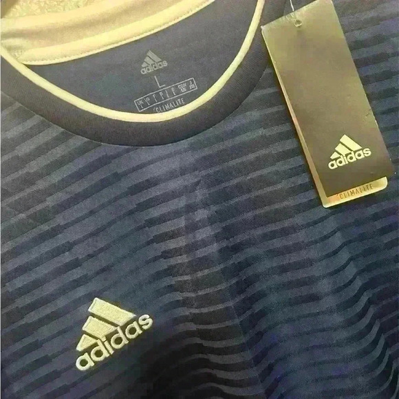 💙 NWT Adidas Men’s Blue w/black striped Climate Shirt - Picture 3 of 3